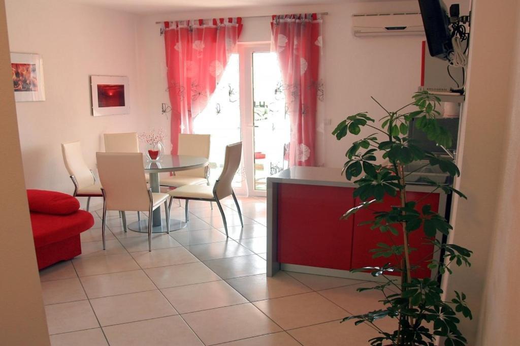 Apartments And Rooms By The Sea Tucepi, Makarska - 6058 외부 사진