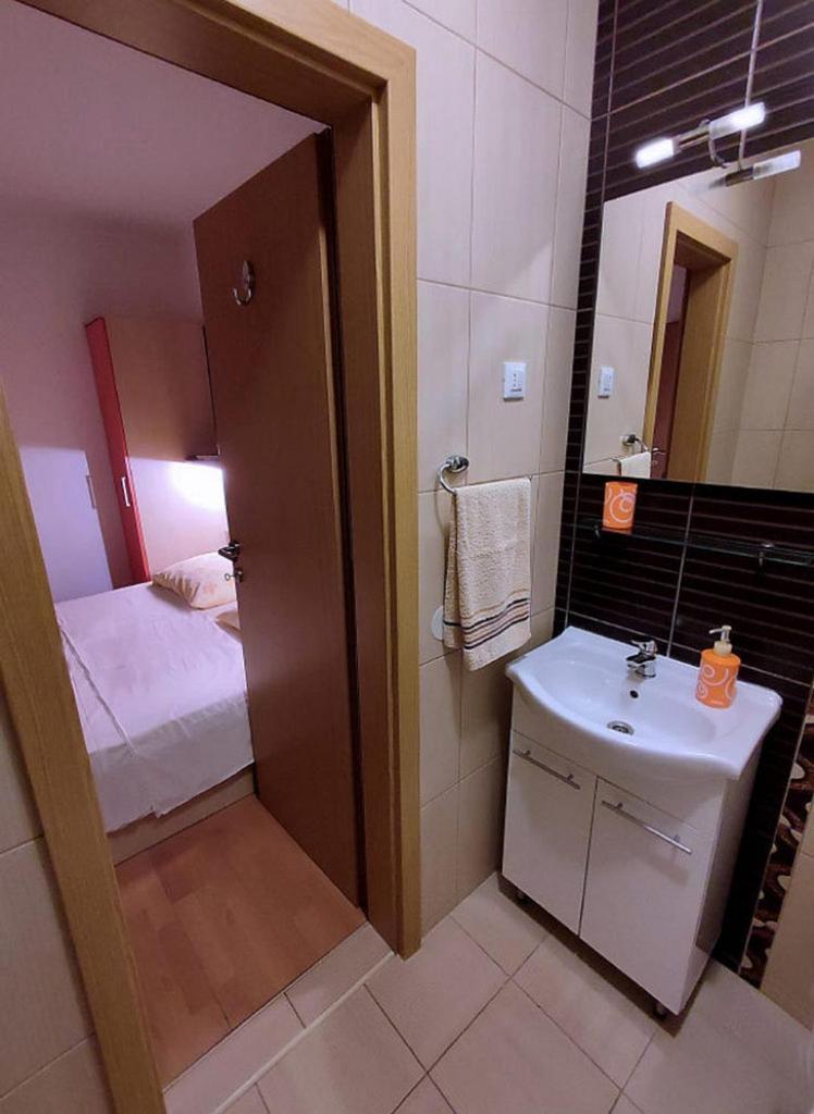 Apartments And Rooms By The Sea Tucepi, Makarska - 6058 객실 사진